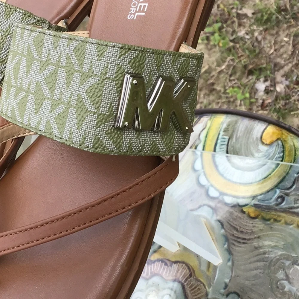 Michael By Micheal Kors Sidney Thong Flat Tan and Green MK Logo Women's Sandals - Picture 2 of 16
